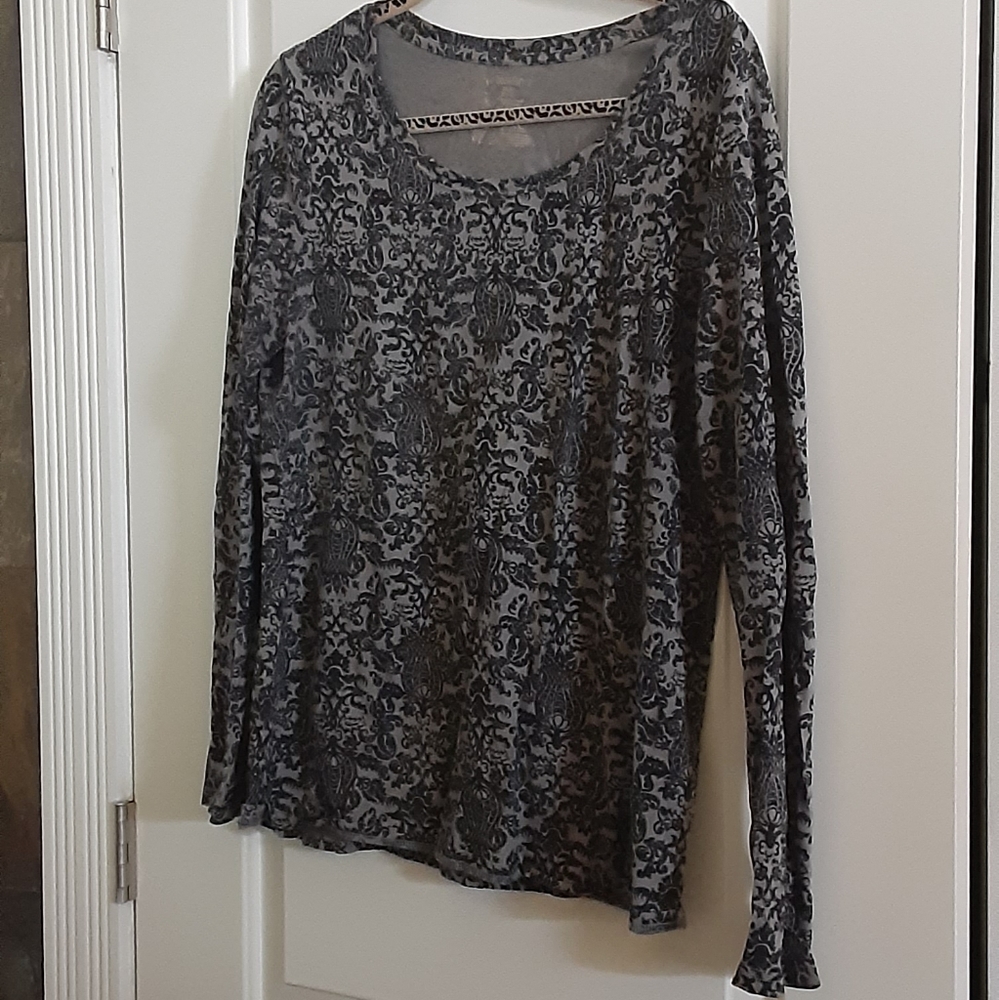 T-shirt long sleeve,  super soft,  gray/black print. XL